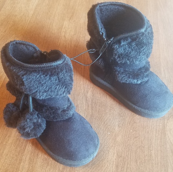 🚫SOLD🚫NWOT black fuzzy boots baby size 5 - Picture 1 of 7